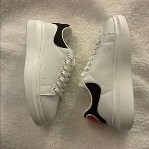 BARNESS MCQUEEN WHITE SNEAKERS